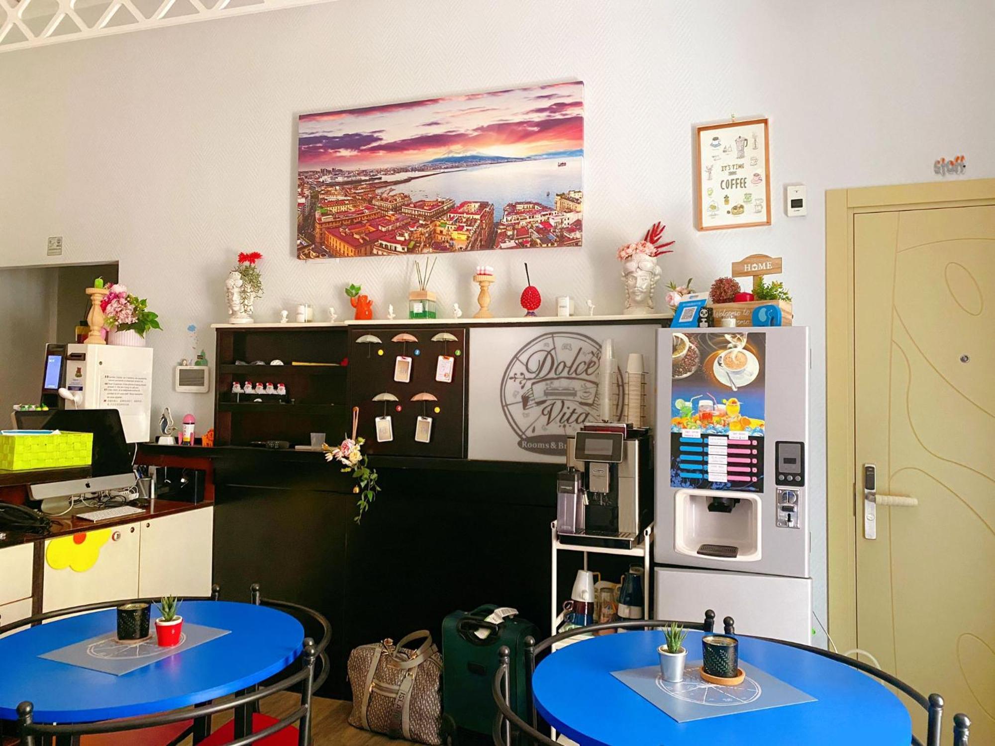 Dolce Vita Rooms Napoli Esterno foto
