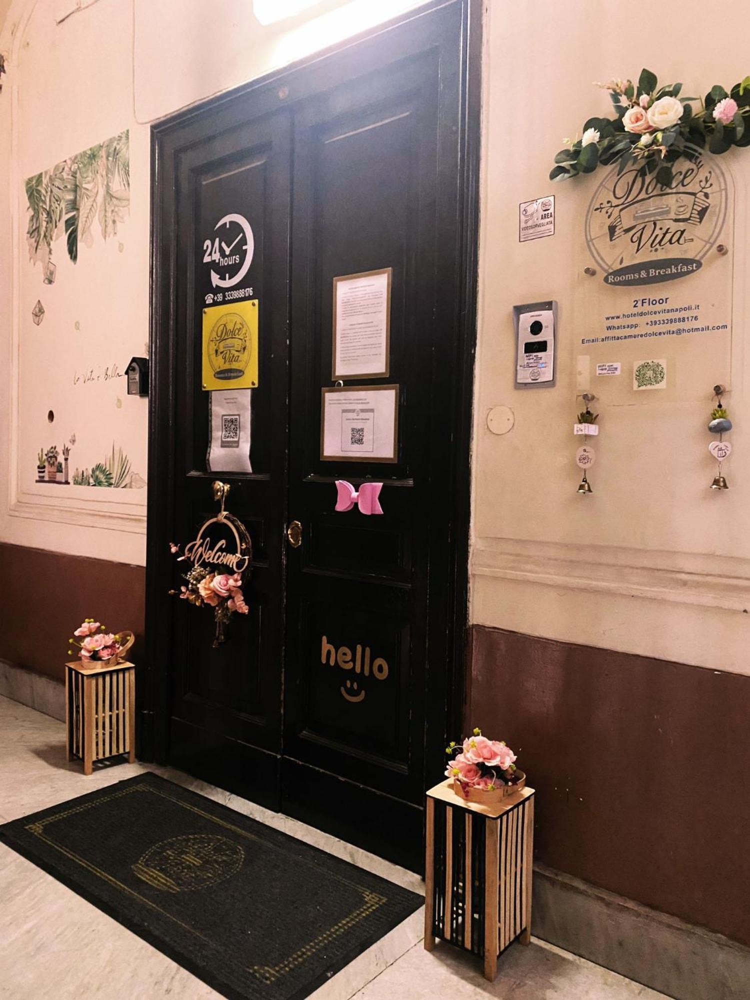 Dolce Vita Rooms Napoli Esterno foto