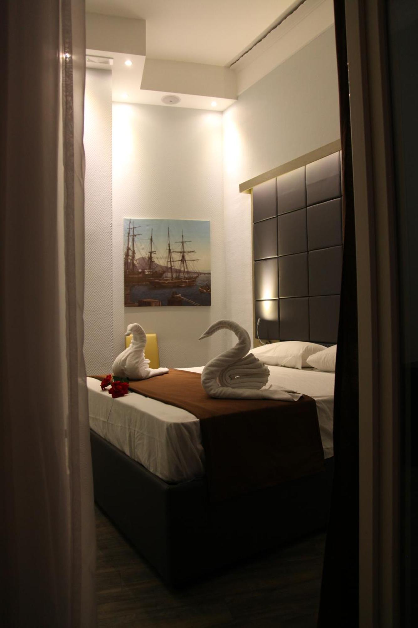 Dolce Vita Rooms Napoli Esterno foto