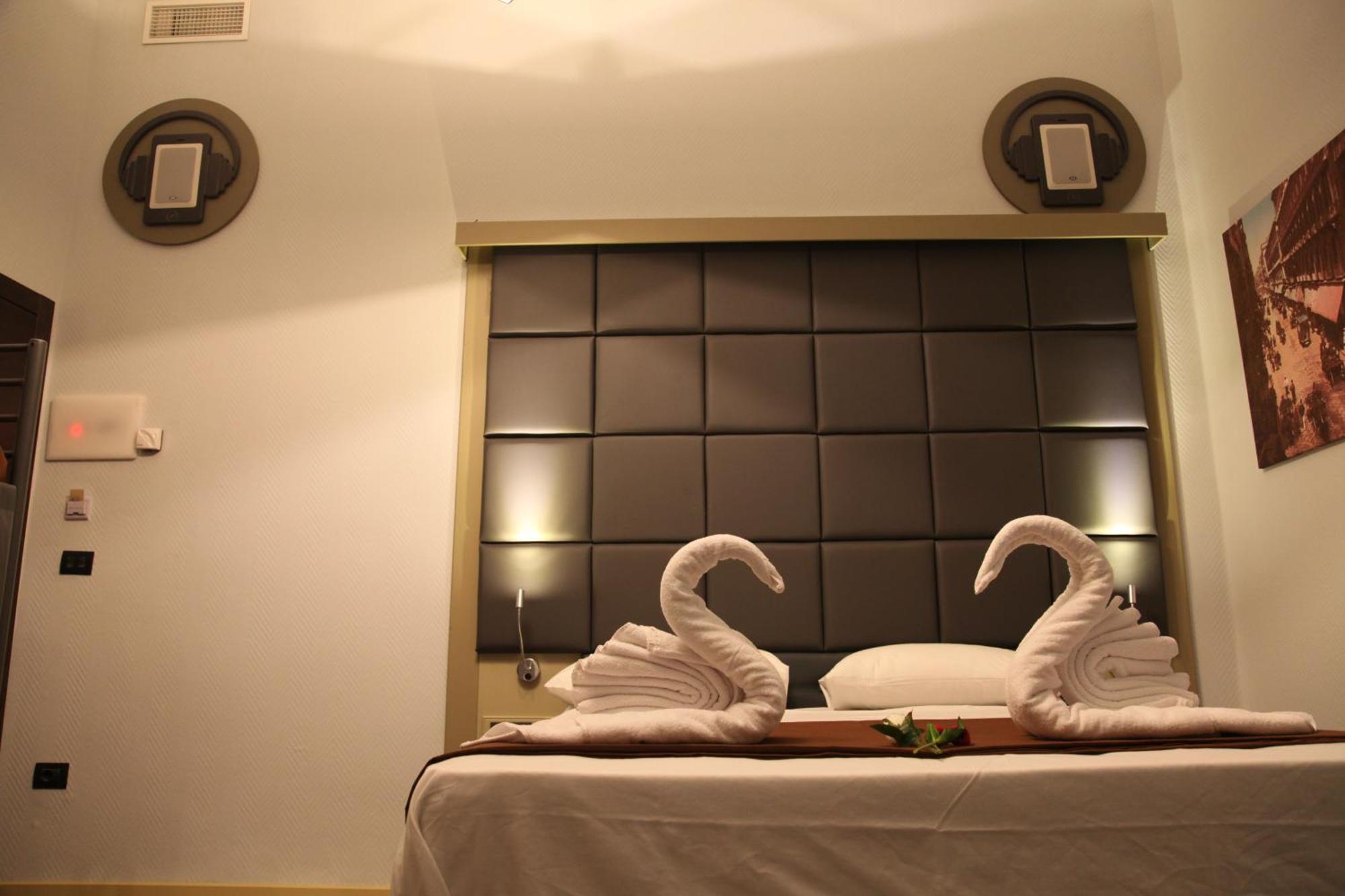 Dolce Vita Rooms Napoli Esterno foto
