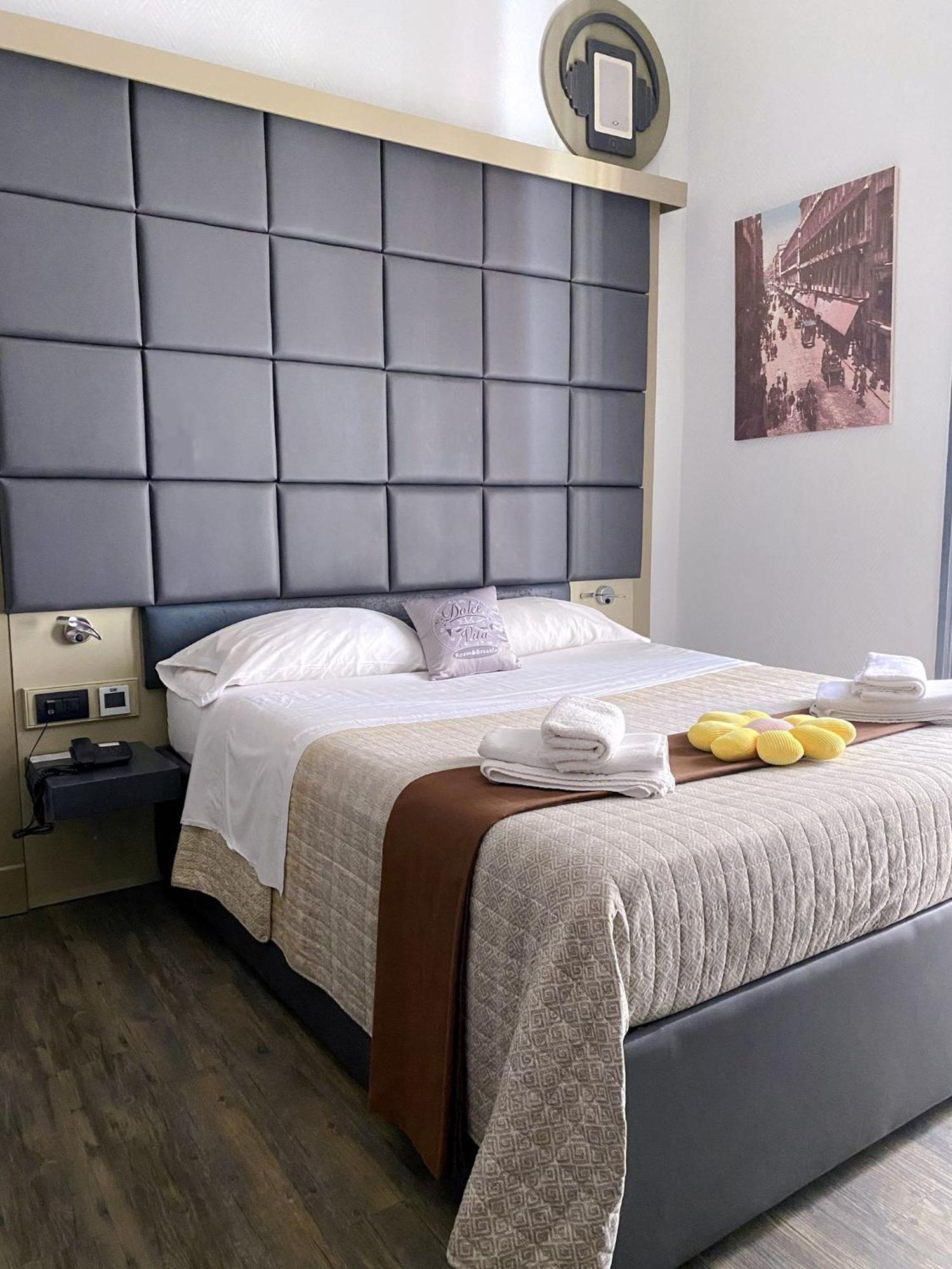 Dolce Vita Rooms Napoli Esterno foto