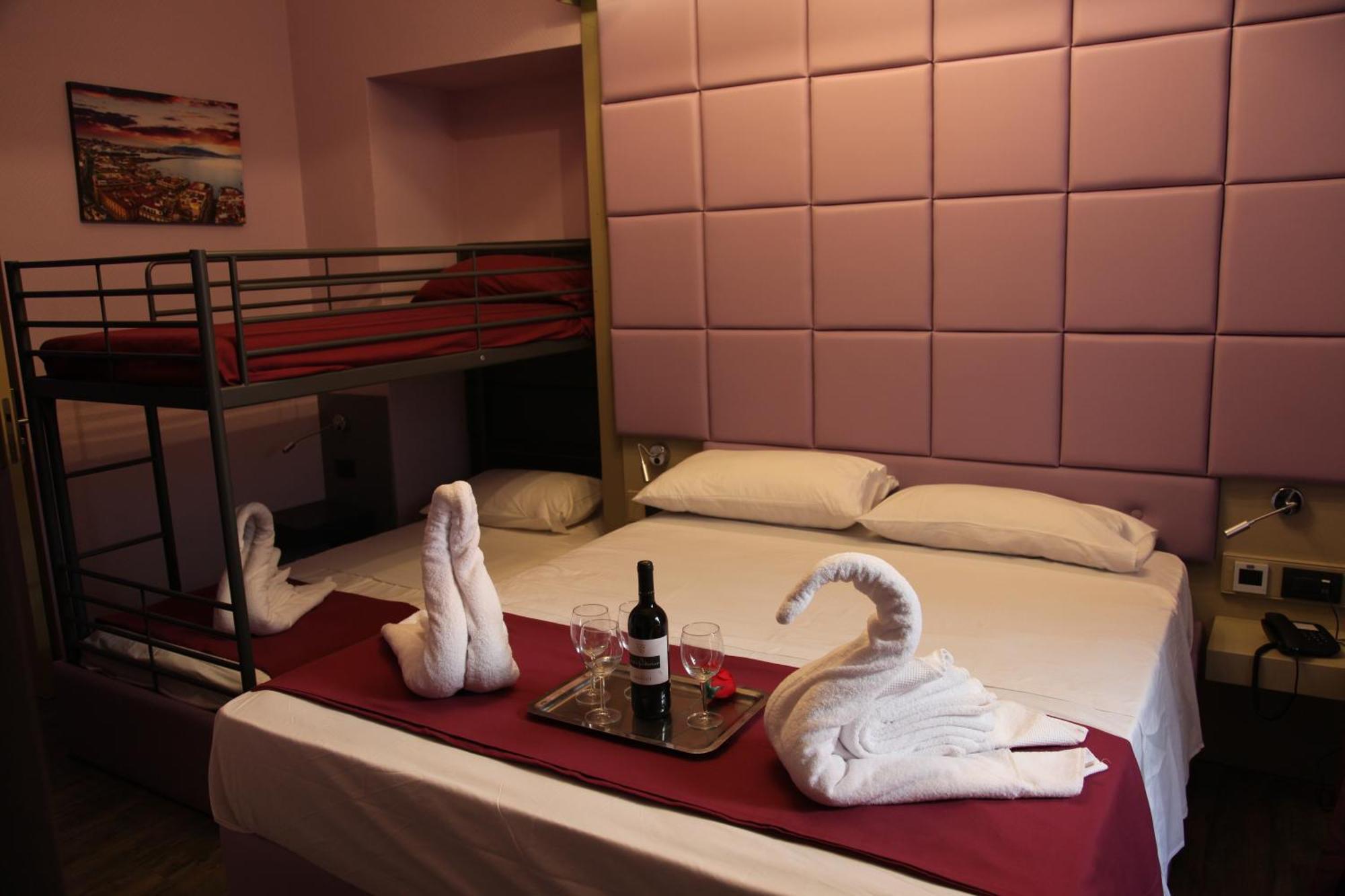 Dolce Vita Rooms Napoli Esterno foto
